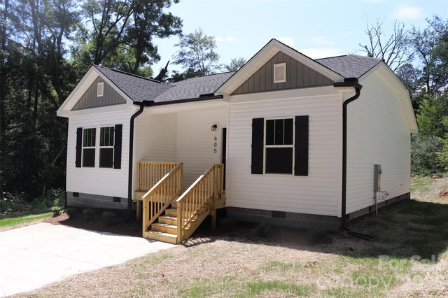 605 E Robinson Street, Dallas, NC 28034