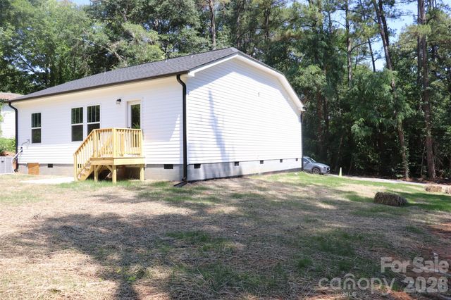 605 E Robinson Street, Dallas, NC 28034