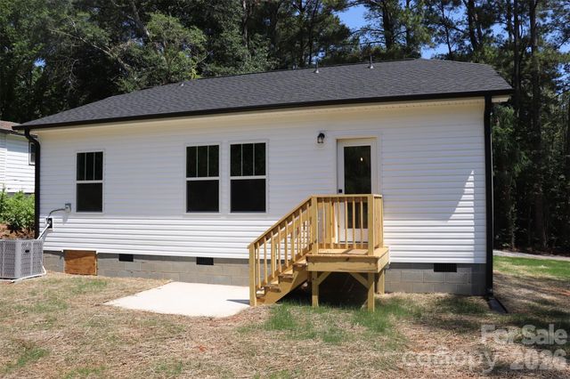 605 E Robinson Street, Dallas, NC 28034