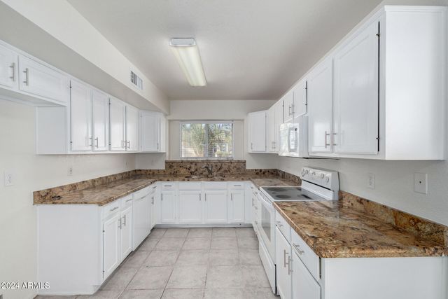 3025 E WOODLAND Drive, Phoenix, AZ 85048