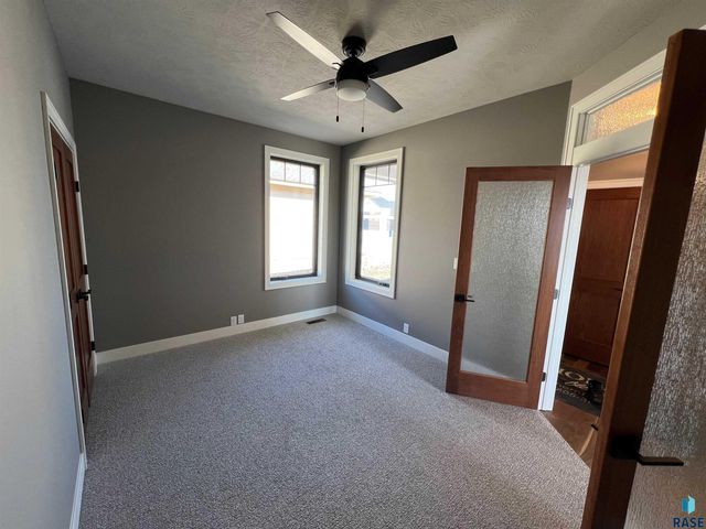 713 E 77th St, Sioux Falls, SD 57108