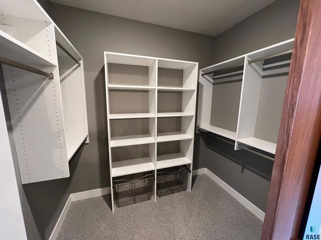 713 E 77th St, Sioux Falls, SD 57108