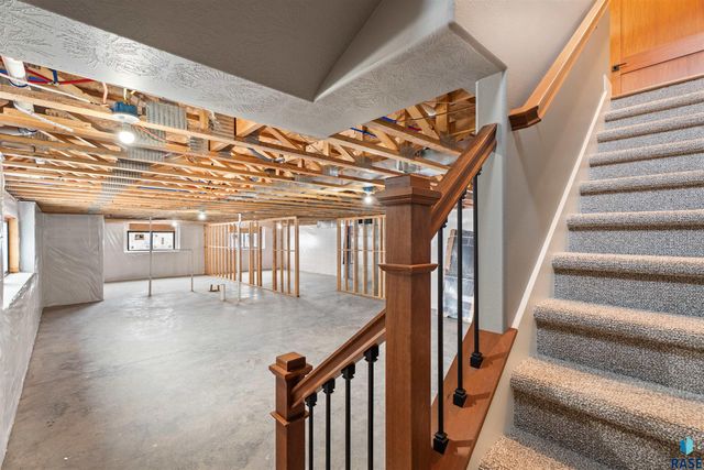 713 E 77th St Street, Sioux Falls, SD 57108