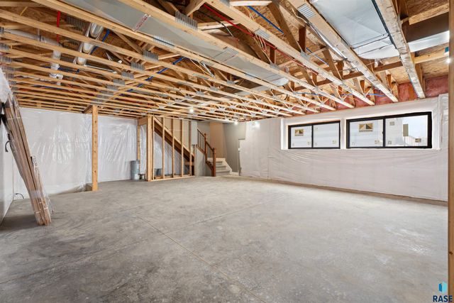 713 E 77th St Street, Sioux Falls, SD 57108