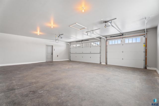 713 E 77th St Street, Sioux Falls, SD 57108