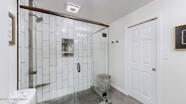 202 White Blossom Dr, Shepherdsville, KY 40165