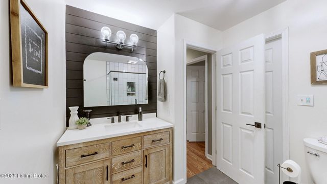 202 White Blossom Dr, Shepherdsville, KY 40165