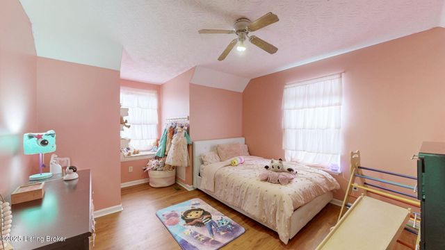 202 White Blossom Dr, Shepherdsville, KY 40165