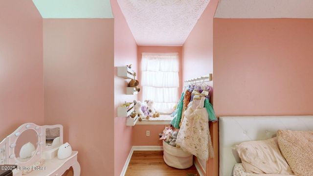 202 White Blossom Dr, Shepherdsville, KY 40165