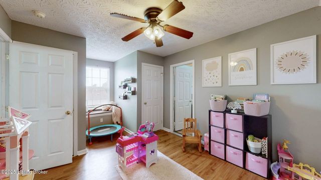 202 White Blossom Dr, Shepherdsville, KY 40165