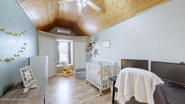 202 White Blossom Dr, Shepherdsville, KY 40165