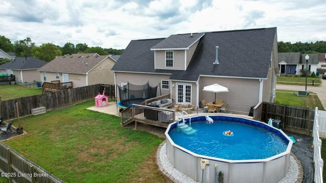 202 White Blossom Dr, Shepherdsville, KY 40165