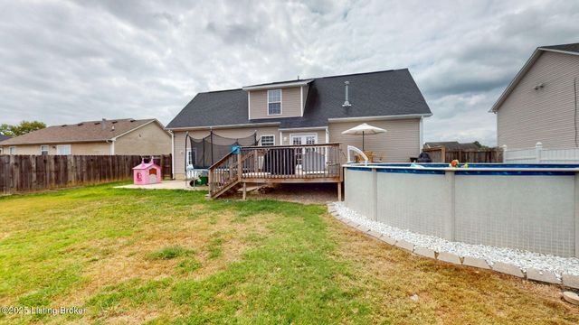 202 White Blossom Dr, Shepherdsville, KY 40165