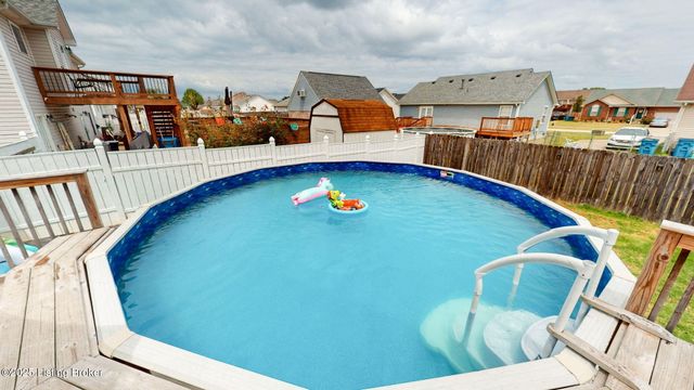 202 White Blossom Dr, Shepherdsville, KY 40165