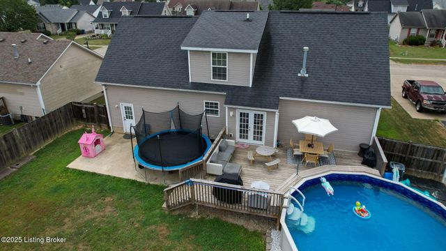 202 White Blossom Dr, Shepherdsville, KY 40165