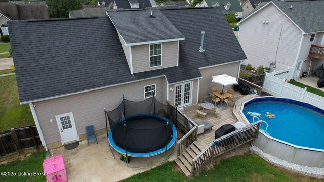 202 White Blossom Dr, Shepherdsville, KY 40165