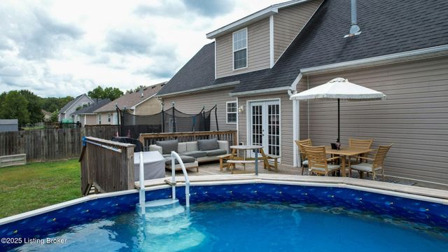 202 White Blossom Dr, Shepherdsville, KY 40165