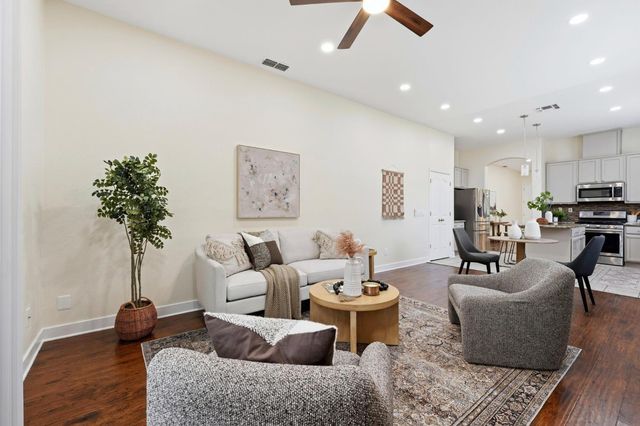 681 Eastbrook Cir, Sacramento, CA 95835