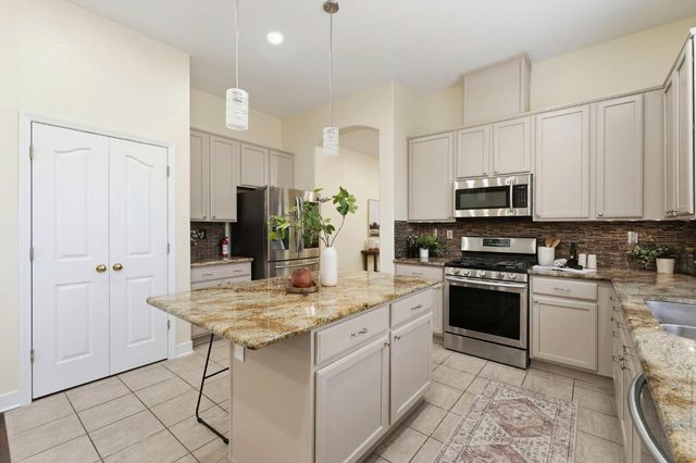 681 Eastbrook Cir, Sacramento, CA 95835