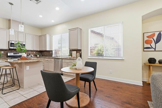 681 Eastbrook Cir, Sacramento, CA 95835