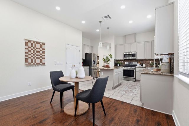681 Eastbrook Cir, Sacramento, CA 95835