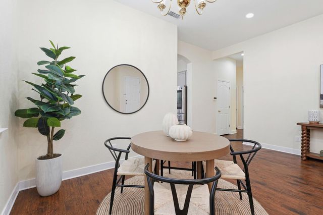 681 Eastbrook Cir, Sacramento, CA 95835