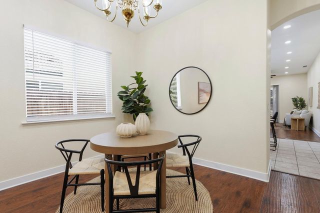 681 Eastbrook Cir, Sacramento, CA 95835