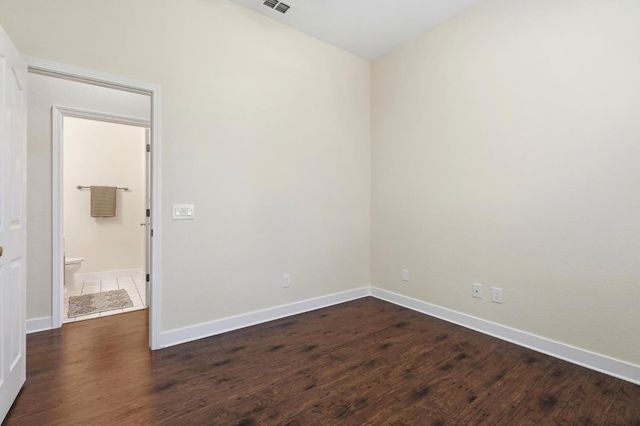 681 Eastbrook Cir, Sacramento, CA 95835