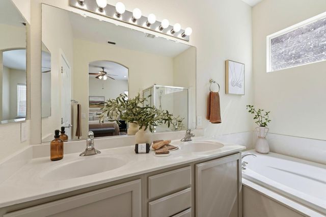 681 Eastbrook Cir, Sacramento, CA 95835