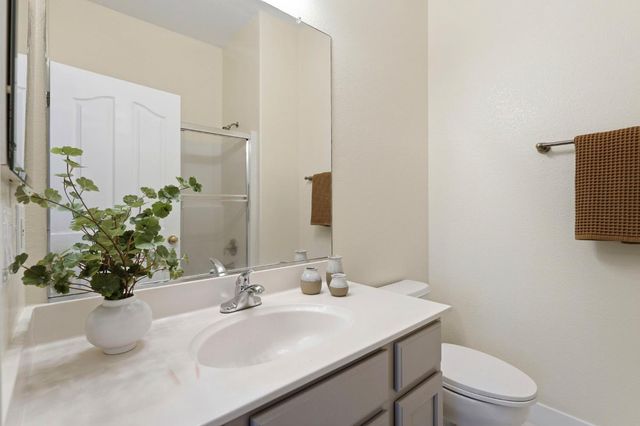 681 Eastbrook Cir, Sacramento, CA 95835
