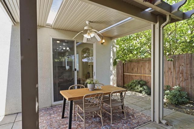 681 Eastbrook Cir, Sacramento, CA 95835