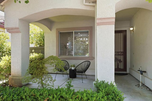 681 Eastbrook Cir, Sacramento, CA 95835