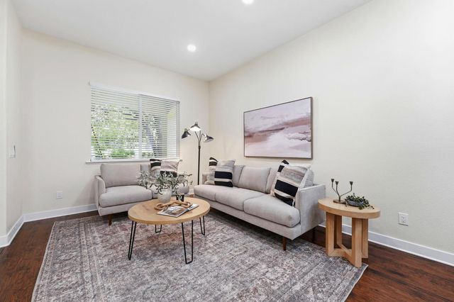681 Eastbrook Cir, Sacramento, CA 95835