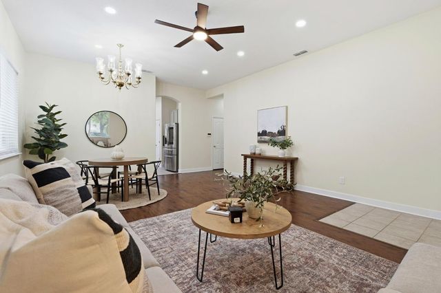 681 Eastbrook Cir, Sacramento, CA 95835