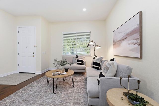 681 Eastbrook Cir, Sacramento, CA 95835