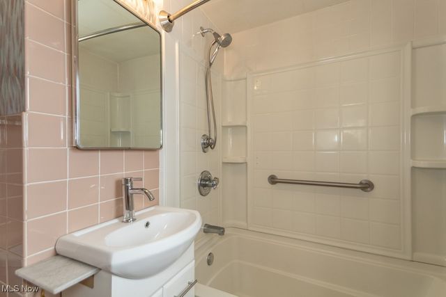 400 North Street, Chardon, OH 44024