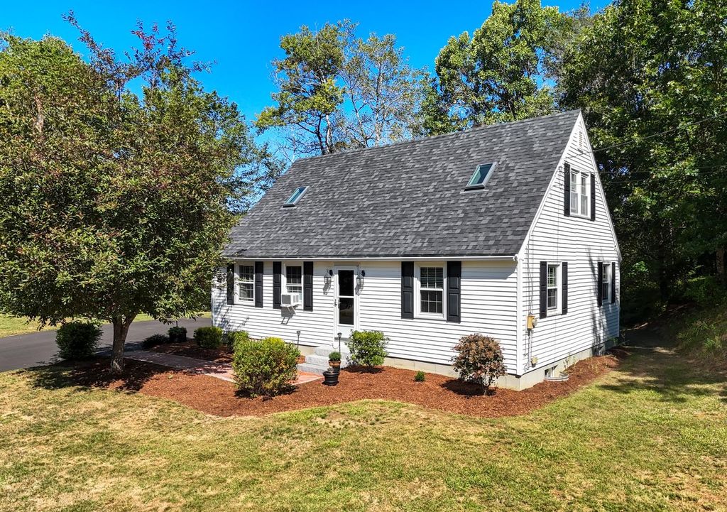 36 Angell Road, Lee, NH 03861