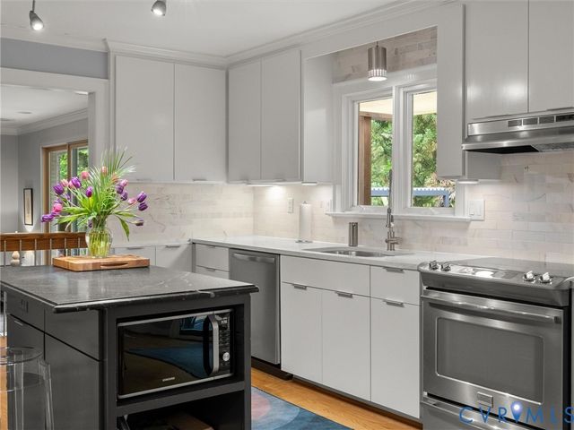 10301 Ashcrest Pl, Henrico, VA 23238