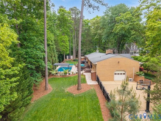10301 Ashcrest Pl, Henrico, VA 23238