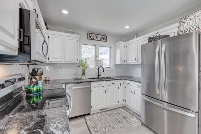 119 W Briarbrook Lane, Carl Junction, MO 64834