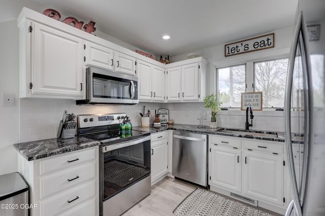 119 W Briarbrook Lane, Carl Junction, MO 64834