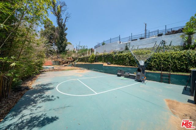 747 Radcliffe Avenue, Pacific Palisades (los Angeles), CA 90272