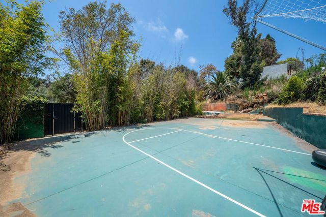 747 Radcliffe Avenue, Pacific Palisades (los Angeles), CA 90272