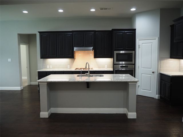 909 Fenceline Drive, Argyle, TX 76226