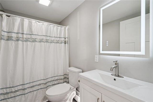 809 Jefferson Avenue, Lowden, IA 52255