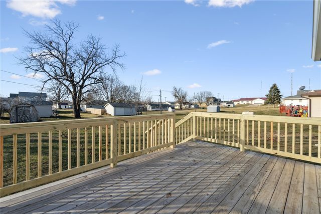 809 Jefferson Avenue, Lowden, IA 52255