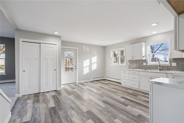 809 Jefferson Avenue, Lowden, IA 52255