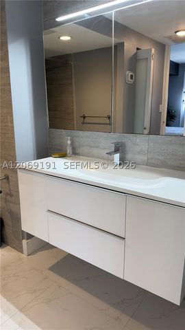 300 Bayview Dr 1102, Sunny Isles Beach, FL 33160