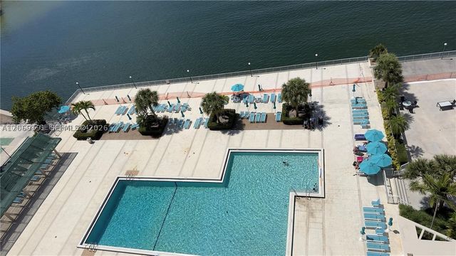 300 Bayview Dr 1102, Sunny Isles Beach, FL 33160
