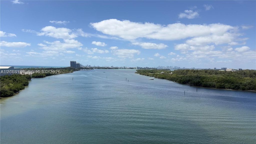 300 Bayview Dr 1102, Sunny Isles Beach, FL 33160